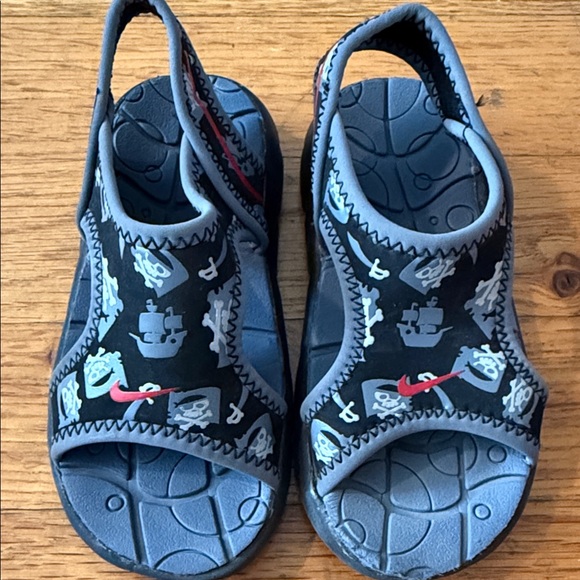 Nike Boy’s Slip-On Water Sandals Pirate Summer Size 7C - Picture 1 of 4